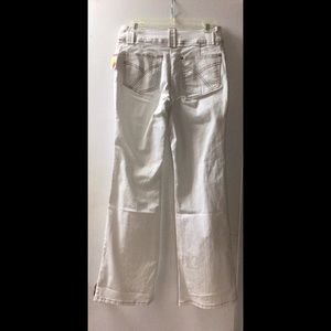 🌟 White Boot Cut Jeans